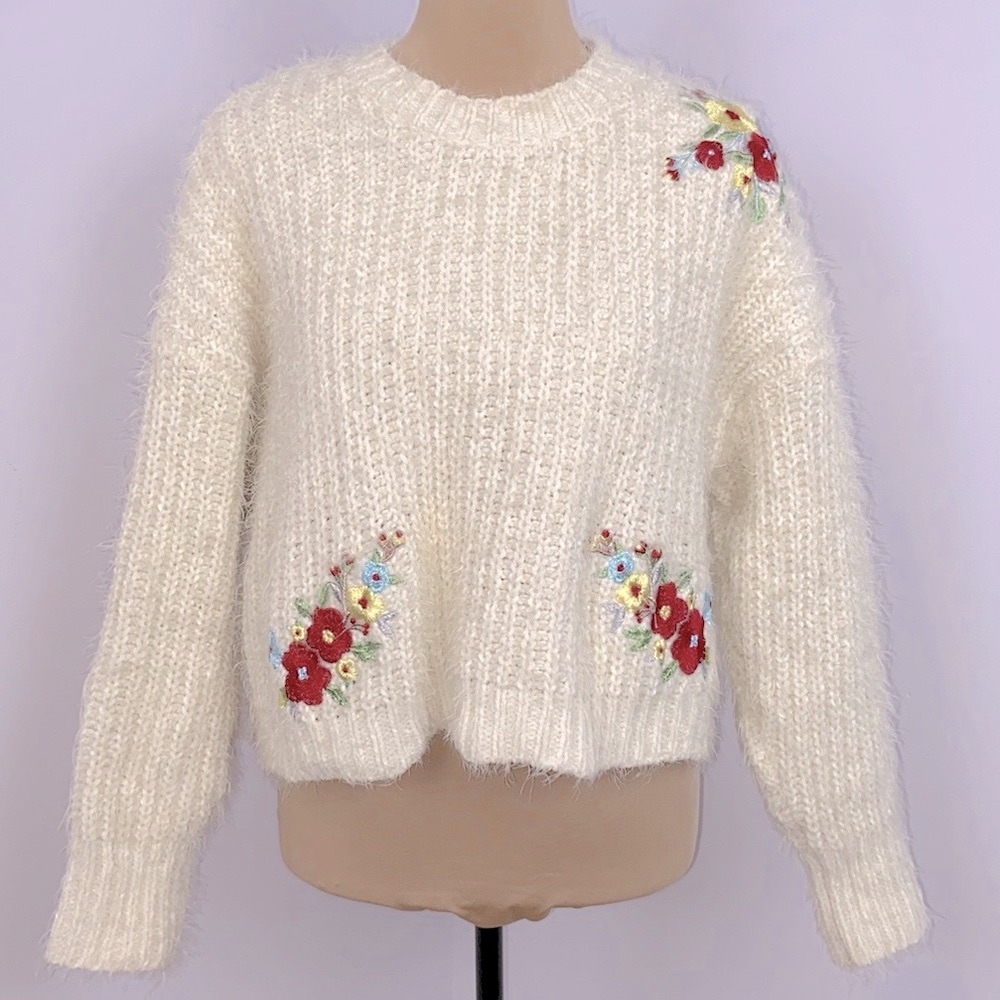 Fuzzy Soft Eyelash Cream Floral Embroidered Accents Scallop Knit Sweater Size S